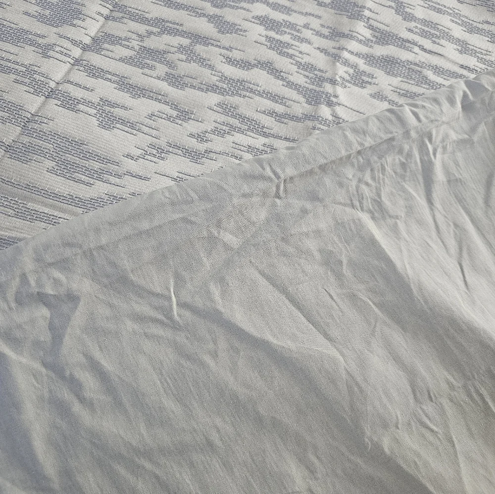 Vera Wang Illusion Grey Duvet Cover Set - King. New